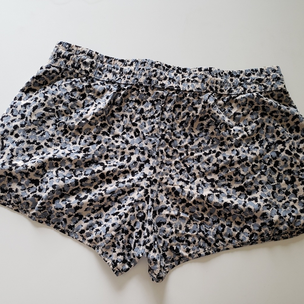 Patterned shorts - Picture 2 of 2